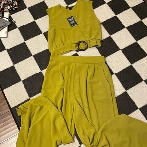 Chic Sleeveless Belted Jumpsuit in Olive